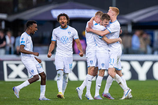 Malmö FFs Stefano Vecchia, Joseph Ceesay, Søren Rieks, Patriot Sejdiu och Hugo Larsson jublar
