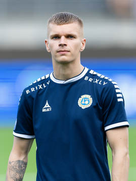 Utsiktens Lucas Hedlund på line up innan  fotbollsmatchen