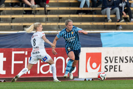Djurgårdens Alice Bergström och Växjö DFFs Olivia Mattsson
