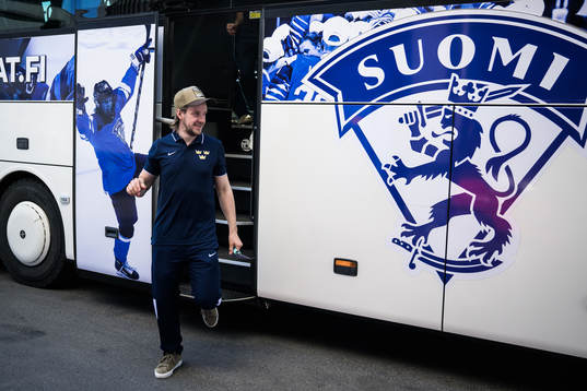 Jonathan Pudas of Sweden arrives to the arena in a Finland