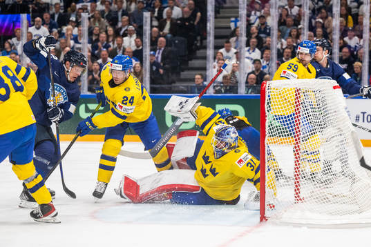 Harri Pesonen of Finland attacks against Oscar Lindberg,