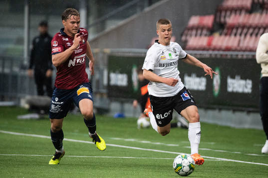 Örgrytes Linus Tagesson och Örebros Samuel Dahl