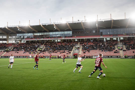 Örebros Noel Milleskog och Örgrytes Marcus Haglind Sangre