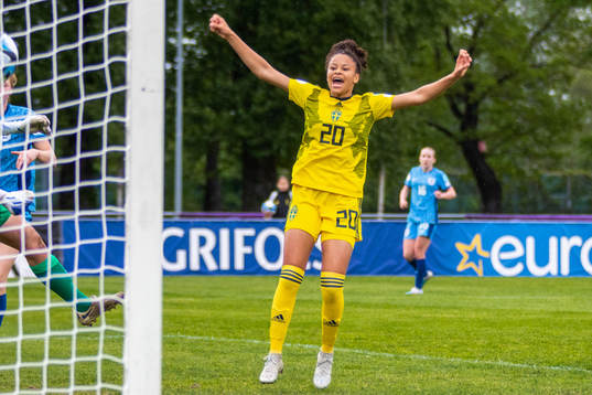 Felicia Schröder of Sweden celebrates after 1-1