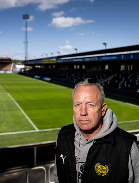 Mjällbys sportchef Hasse Larsson poserar för ett porträtt