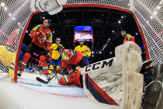 Istvan Bartalis, Zeteny Hadobas and goaltender Dominik