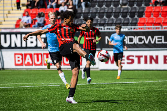 Brommapojkarnas Sion Oppong gör 2-2
