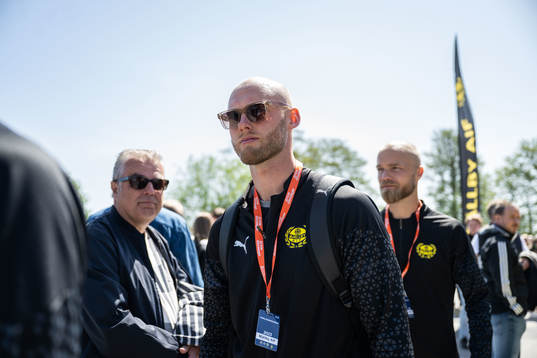Mjällbys Adam Peterson anländer till Strandvallen