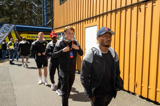 Häckens Bénie Traore anländer till Strandvallen