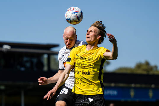 Häckens Valgeir Fridriksson och Mjällbys Alexander Johansson