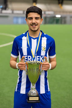 IFK Göteborgs Melvin Koliqi med pokalen