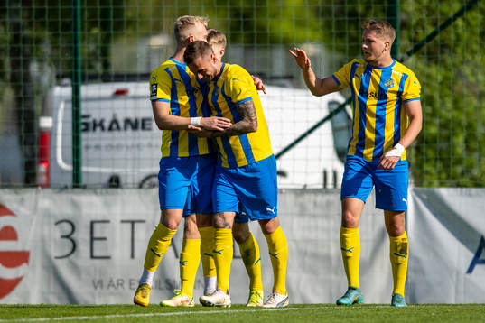 Eskilsminne IFs Casper Seger och Danijal Omanovic jublar efter 2-0