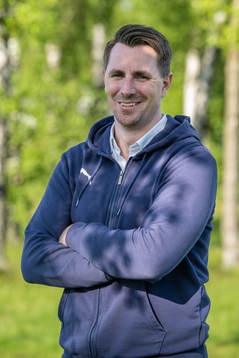  Eskilsminne IFs sportchef Adrian Andersson poserar för porträtt