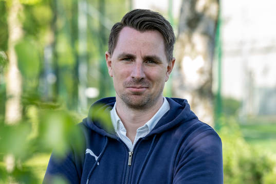  Eskilsminne IFs sportchef Adrian Andersson poserar för porträtt