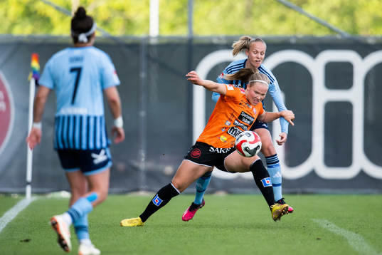 Kristianstads Hlin Eiriksdottir och Djurgårdens Matilda Plan