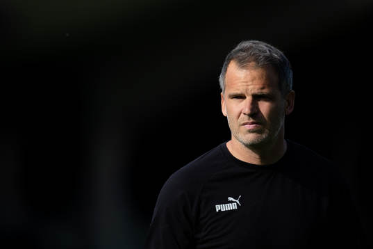 Häckens tränare Robert Vilahamn innan  fotbollsmatchen i