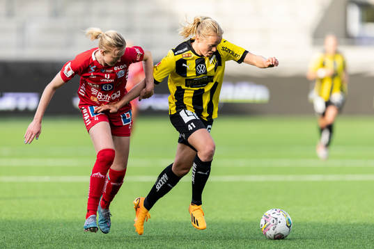 Linköpings Emma Östlund och Häckens Julie Blakstad