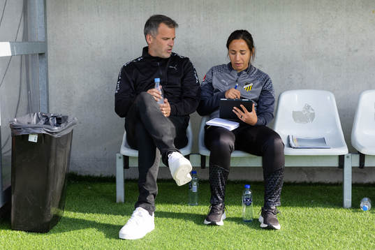 Häckens tränare Robert Vilahamn och assisterande tränare