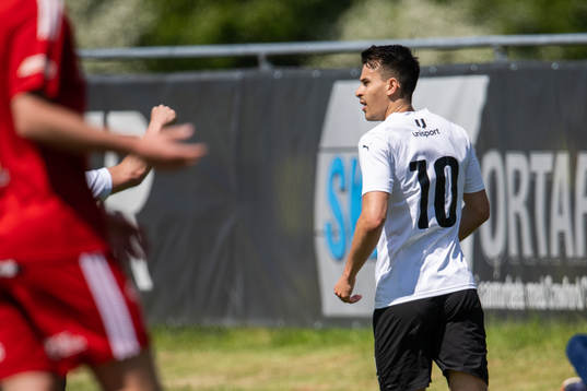 Hittarp IKs Teddy Bermudez jublar efter 1-1 målet