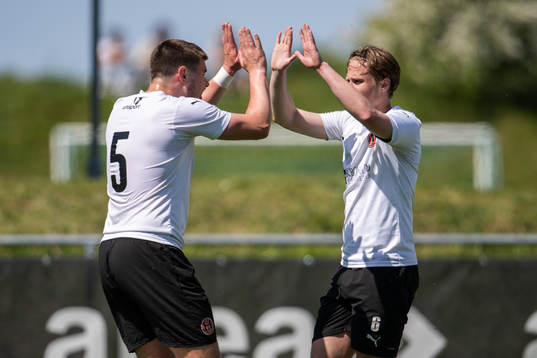 Hittarp IKs Max Anderberg och Hittarp IKs William Fredland jublar efter 1-1 målet