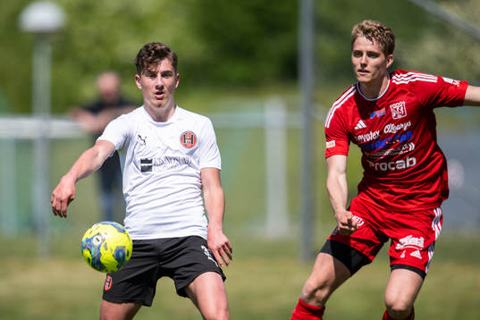 Hittarp IKs Albion Abaz och Nässjö FFs Simon Andersson