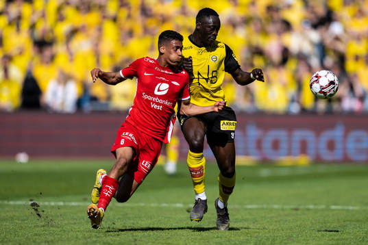 Japhet Sery Larsen of Brann and Akor Adams of Lillestrøm 