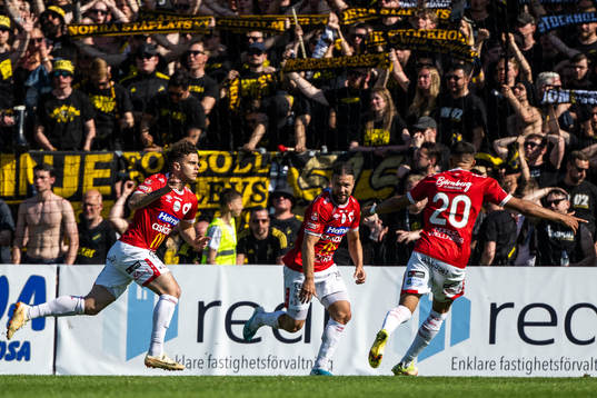 Degerfors Justin Salmon jublar efter 2-1