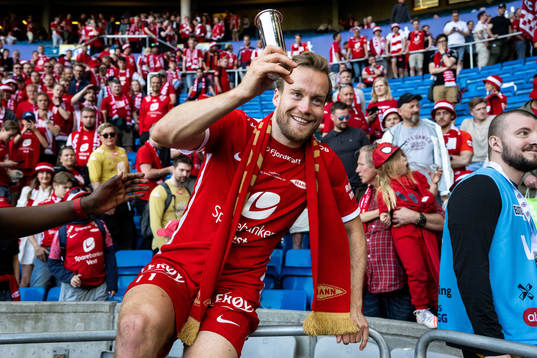 Bård Finne of Brann celebrates