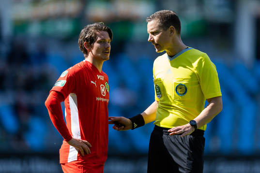 Jönköpings Södras Robin Book och domare Martin