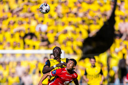 Akor Adams of Lillestrøm and Japhet Sery Larsen of Brann