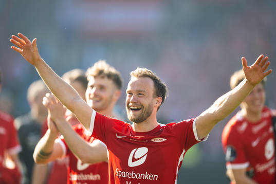 Bård Finne Wolfe of Brann celebrates