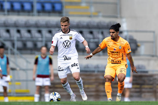 Östersunds Mykola Musolitin och AFC Eskilstunas Ishak Shamoun