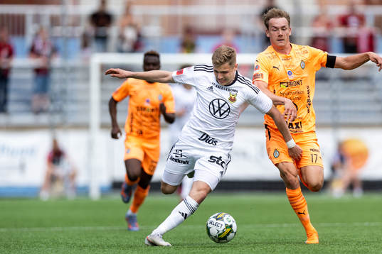 Östersunds Mykola Musolitin och AFC Eskilstunas Anton