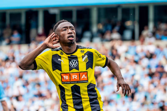 Häckens Benie Adama Traore jublar efter 2-1