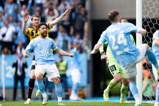 Malmö FFs Moustafa Zeidan jublar efter 2-2