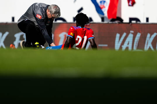 Helsingborgs Benjamin Acquah har ont