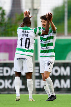 Västerås SKs Jaheem Burke och Olle Edlund jublar