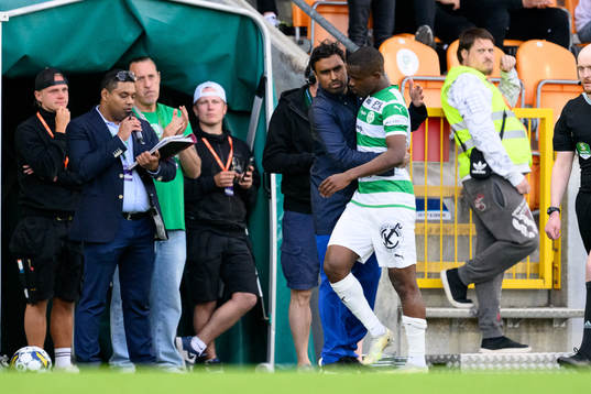 Västerås SKs tränare Kalle Karlsson och Jaheem Burke