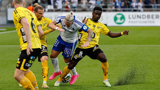 Elfsborgs Niklas Hult och Michael Baidoo samt IFK