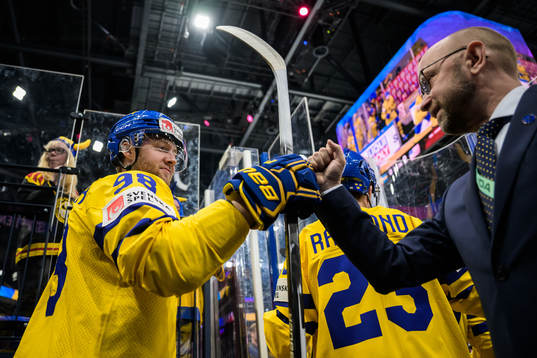 Alexander Nylander and goaltender coach Stefan Ladhe of