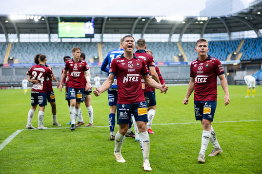 Örgrytes Linus Tagesson och Isak Dahlqvist jublar