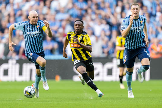 Häckens Benie Adama Traore samt Djurgårdens Marcus