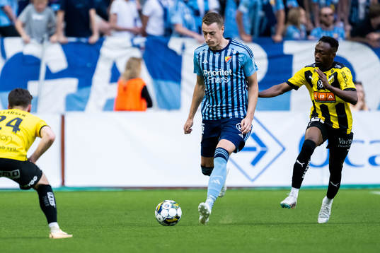 Häckens Lars Olden Larsen och Benie Adama Traore samt