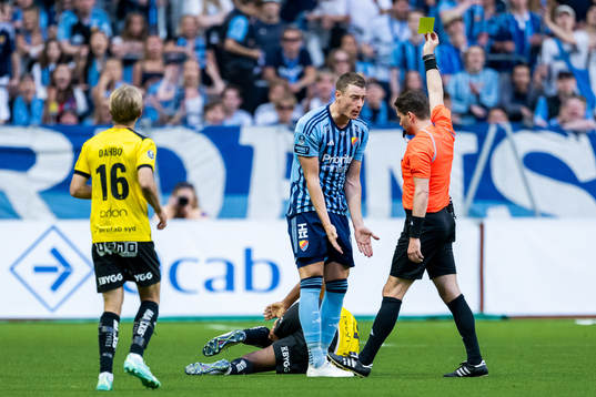 Häckens Ola Kamara har ont och Djurgårdens Jesper