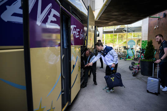 Head coach Sam Hallam of Sweden boards a bus when traveling