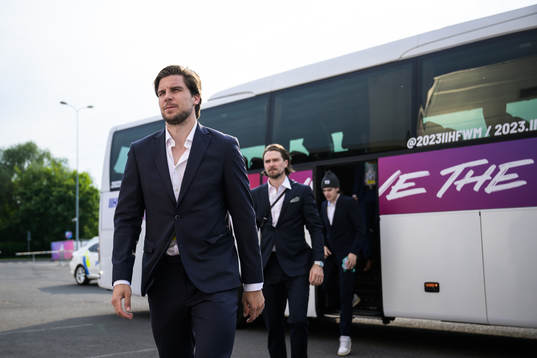 Henrik Tömmernes of Sweden arrives to the arena for the