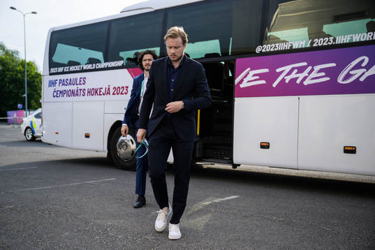 Jacob de la Rose of Sweden arrives to the arena for the