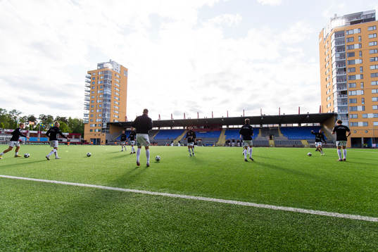 GAIS spelare värmer upp