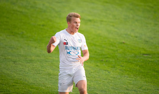 Österlens Oskar Blixt har gjort 0-2 och jublar i matchen i division 2 mellan IFK Hässleholm och Österlens FF i Hässleholm 26 maj 2023.