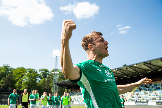 Jönköpings Södras Daniel Strandsäter jublar